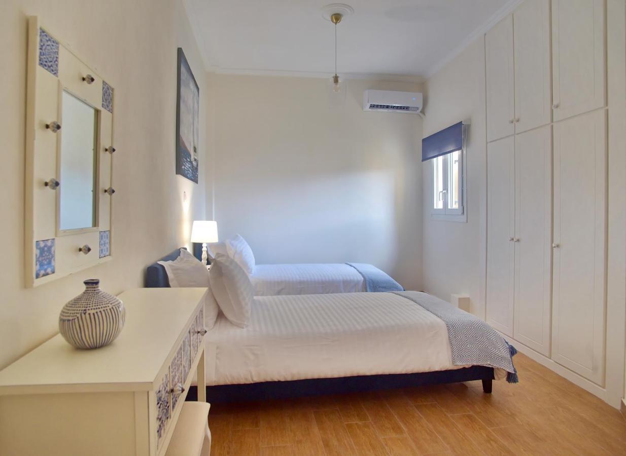 The Bluehouse - Spacious Top Floor Flat With Parking, By Mon Repos Beach Corfu  Exterior photo
